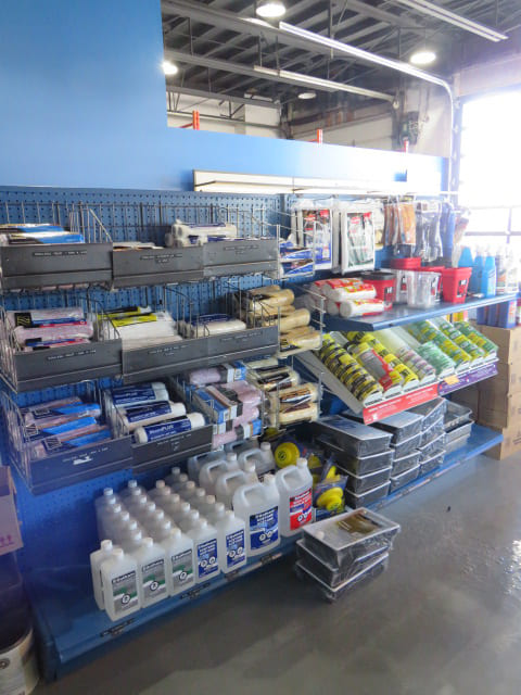 Peinture Jonquière rayon rouleaux de pinceaux